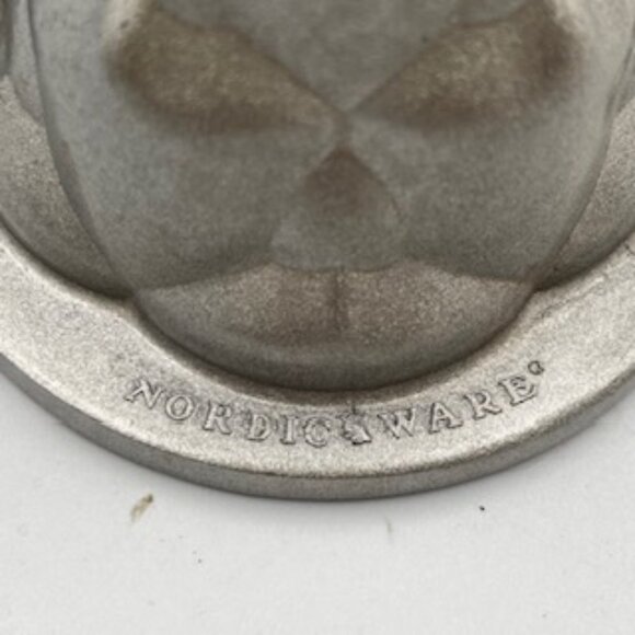 Nordic ware Castle Bundt Pan Cast Aluminum Non Stick 10 Cup Made USA - Picture 6 of 11